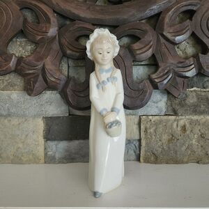 LLADRO NAO ZAPHIR FIGURINE GIRL WITH BASKET SWEETS BRAIDS 10" #597 SPAIN